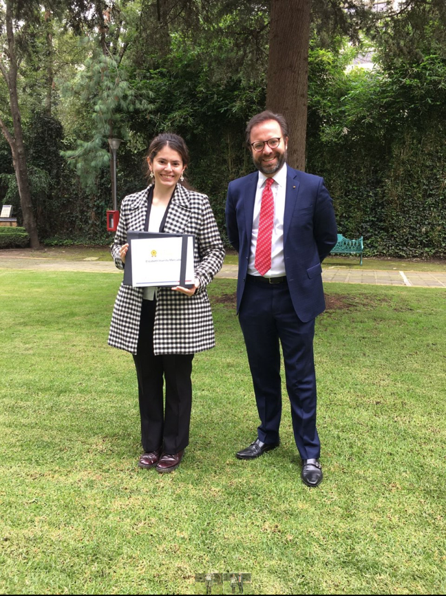 Elizabeth Iñarritu, alumna del ITAM, recibe reconocimiento por Colegio de Contadores Públicos de México